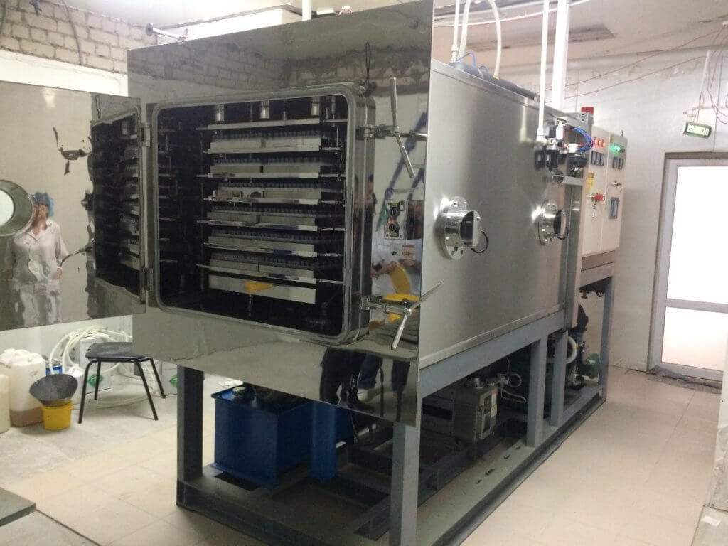 Industrial freeze dryer